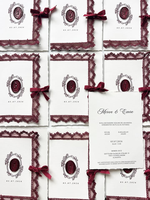 Libro de Votos Matrimoniales Romántico Vintage con Encaje Borgoña, Tarjetas Personalizadas con Monograma y Sello de Cera, Folleto de Votos con Borde Decorativo, Invitaciones de Boda