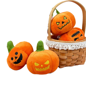 Al por mayor: Peluche de calabaza de Halloween adorable, súper suave y reconfortante, con bolsa de dibujos animados, llavero de pareja para coche y colgante de muñeco para máquina de garras - Product Image 4