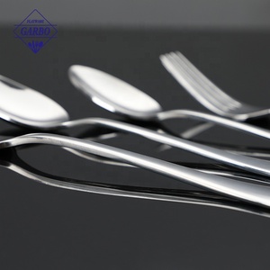 Set di Posate Garbo in Acciaio Inox 430 (18/0) con Finitura Lucida, Design Contemporaneo, Manico Largo, <span class=keywords><strong>Cucchiaino</strong></span> da Tè in <span class=keywords><strong>Argento</strong></span> - Product Image 4