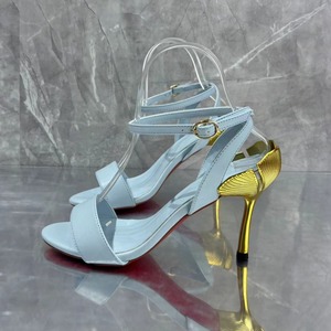 Chaussures de créateur très vendues avec bout pointu en métal, boucle dorée, élégantes, sexy, uniques et luxueuses, talons hauts - Product Image 1