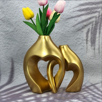 Vente en gros de vases à fleurs en résine incassable de forme géométrique en forme de cœur, décoration d'art moderne de qualité supérieure pour la maison, artisanat léger