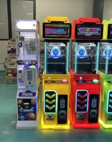 Machine de jeu d'arcade à monnayeur avec logo personnalisé, mini machine à griffes rouge, attrapeur de petits jouets en peluche pour parcs d'attractions, cinémas et centres commerciaux