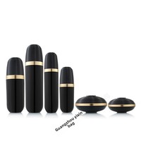 Ensemble de flacons cosmétiques en acrylique noir et or, style luxe léger, flacons à pompe vides pour sérums, crèmes, soins de la peau haut de gamme style spa