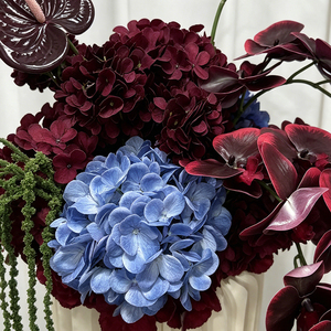 Arreglo Floral Artificial Azul Borgoña de Primera Calidad para Ceremonia de Boda - Product Image 2