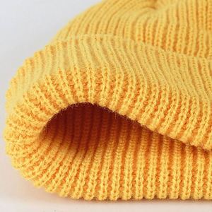 Bonnet tricoté classique court, nouvelle collection automne-hiver, pour femmes et hommes, idéal pour le quotidien et les tenues de rue. - Product Image 6