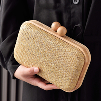 Dompet Manik Kayu dengan Kancing Lipat untuk Wanita, Tas Tangan Anyaman Jerami Modis, Tas Selempang Wanita dengan Jepitan Kayu, Dompet Pantai