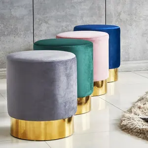 Özelleştirilmiş Modern oturma odası kumaş pembe kadife yuvarlak altın Metal taban tabure osmanlı Mini puf dışkı