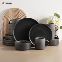 Vaisselle de salle à manger moderne en Chine 16 pièces de luxe glaçure réactive bleu vaisselle en grès gaufré assiettes ensemble de vaisselle en céramique pour 4