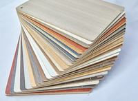 Panneau de surface en PVC PET haute brillance, résistant à l'humidité, en MDF moderne avec placage bois FR pour portes d'armoires, meubles et hôtels