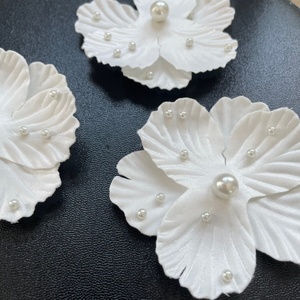Elegante Flor 3D de Duas Camadas com Pérolas para Acessórios de Vestido de Noiva - Product Image 4