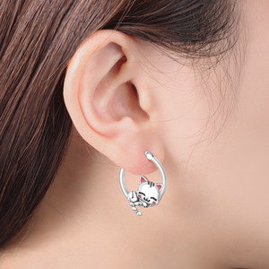 Des boucles d'oreilles simples en forme de chat, parfaites pour la Saint-Valentin, un anniversaire ou un cadeau d'anniversaire pour une fille. - Product Image 4