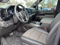 Chevrolet Silverado 2500HD ZR2 Crew Cab 4WD 2024, conduite à gauche, boîte automatique, intérieur foncé, sièges en cuir, pneus R19