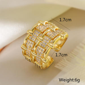 แหวนเซอร์คอนสีทอง18K ชุบทองแดงแฟชั่นสำหรับผู้หญิงแหวนแฟชั่นหรูหราน้ำหนักเบารูปทรงเรขาคณิต - Product Image 3