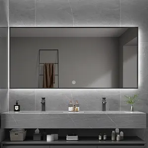 مرايا حمام ذكية عالية الجودة وشفافة، مرآة ليد يمكن تثبيتها في جدار الفندق مع مصابيح ليد وبإطار ذهبي