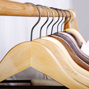 Ensemble <span class=keywords><strong>de</strong></span> supports <span class=keywords><strong>en</strong></span> <span class=keywords><strong>bois</strong></span> pour vestes et vêtements, personnalisation avec Logo à impression personnalisée, bon marché, cintres - Product Image 6