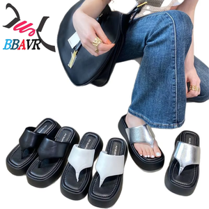 Sandalias de Plataforma con Suela Gruesa y Estampado de PU para Mujer, Estilo Veraniego, que Aumentan la Altura, Modernas, Versátiles, para la Playa y Exteriores - Product Image 4