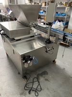 Machine automatique de remplissage pour boulangerie : pain, gâteaux, chocolat, confiture, miel, lait, crème, toast, pains, injecteur de garniture pour gâteaux, machine à garnir les snacks.