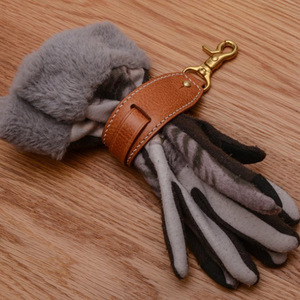 Creative new PU leather glove <b>clip</b>, multi-functional glove and scarf <b>buckle</b>, portable glove storage leather <b>buckle</b> bag charm - Product Image 2