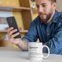 Mug en céramique 3 couleurs – Définition d'avocat style dictionnaire – Citation humoristique sur la profession juridique – Cadeau fantaisie parfait pour avocats et juristes