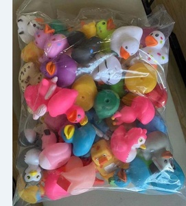 Giocattolo da bagno di vendita caldo 2 pollici di gomma anatre alla rinfusa di gomma papere artiglio macchina anatre jeep anatre - Product Image 4