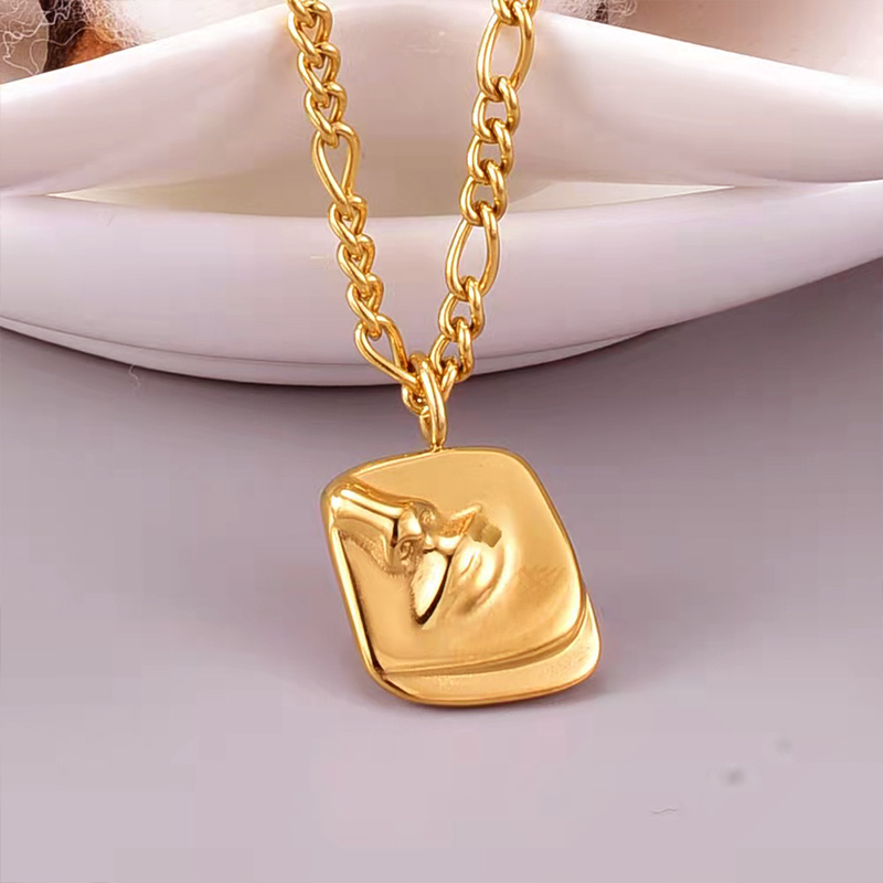 Visage nekclace