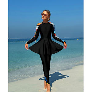 <span class=keywords><strong>ชุด</strong></span><span class=keywords><strong>ว่า</strong></span><span class=keywords><strong>ย</strong></span><span class=keywords><strong>น้ำ</strong></span>มุสลิมแบบสามชิ้นสำหรับ<span class=keywords><strong>ผู้หญิง</strong></span> แขนยาว ป้องกันแสงแดด พิมพ์ลายดอกไม้ ซิปด้านหน้า พร้อมกางเกง ไซส์ XXL - Product Image 1