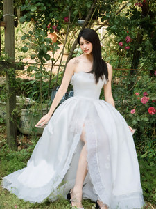 Robe de mariée légère de style français, Robe de mariée sans bretelles en dentelle pour extérieur, Robe de mariée en satin à traîne, Robe de cérémonie blanche - Product Image 4