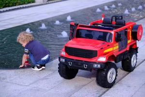 Coche de Policía Eléctrico Recargable de Dos Plazas para Niños, Vehículo de Control Remoto de Cuatro Ruedas, Nuevo, con Batería - Product Image 2