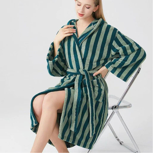 <span class=keywords><strong>Accappatoio</strong></span> a Righe con Cappuccio da Donna, <span class=keywords><strong>Verde</strong></span> Salvia, Stile Avvolgente con Cintura e Tasche, Assorbente, Morbido, Maniche Lunghe, per Hotel, Spa e Casa - Product Image 3