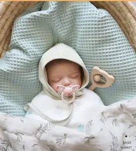 Fabrikant Oem Service Zacht Op Maat Bedrukt Baby Katoenen Wafeldeken Koreaanse Baby Mousseline Ontvangen Deken Met Logo