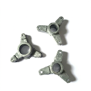 Pièce moulée en aluminium avec trou central et trois bras pour utilisation en machine - Product Image 1