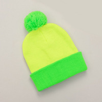 Vente en gros de bonnets tricotés à pompon bicolores chauds