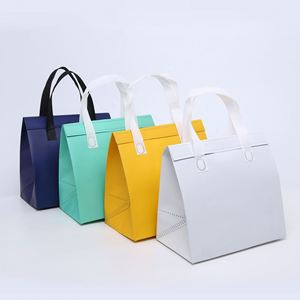 Sacs isothermes jetables personnalisés en non-tissé avec poignée Flexiloop pour la restauration rapide, le thé au lait et les services de traiteur - Product Image 5