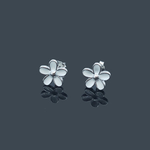 Daochong Custom 925 Sterling <strong>Silver</strong> White Enamel Flowers <strong>Daisy</strong> Hawaiian Stud <strong>Earrings</strong> for Women - Product Image 5