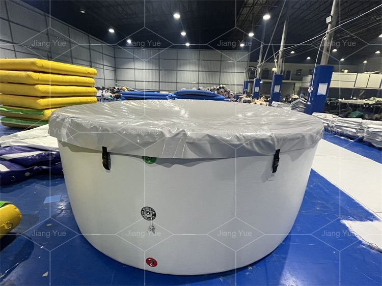 piscine avec couverture en PVC