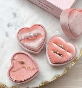 Joyero en forma de corazón Logotipo personalizado de terciopelo rosa Ideal para anillo colgante Gran embalaje de regalo - Product Image 1