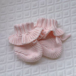 Set per Neonata con Fascia per Capelli Oversize Fatta a Mano con Grande Fiocco in Cotone e Scarpine con Fiocco - Product Image 3