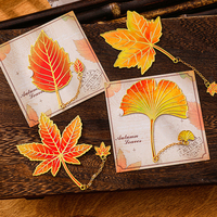 Marque-page en métal ajouré plaqué or, motif feuille d'érable et de ginkgo, peinture émail automne, avec pendentif chaîne, cadeau
