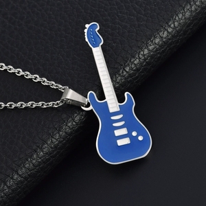 Collar con colgante de guitarra de esmalte colorido al por mayor, collar de guitarra eléctrica de acero de titanio para amantes de la música - Product Image 5