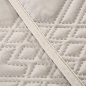New Design Solid Color <strong>Velvet</strong> Touch Ultrasonic Bedspread <strong>Quilt</strong> - Product Image 4