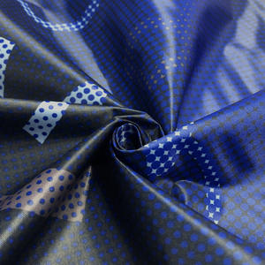 Colore dell'acqua personalizzato che cambia, <span class=keywords><strong>tessuto</strong></span> in taffetà di poliestere 210T 100% con rivestimento in PA stampato magico idrocromico per pantaloncini da bagno/ - Product Image 1