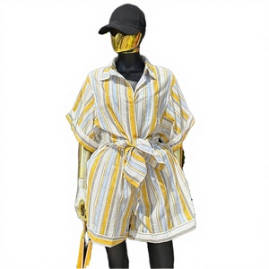 <span class=keywords><strong>Completo</strong></span> Estivo da <span class=keywords><strong>Donna</strong></span>: Top a Maniche Corte a Righe Sopra il Ginocchio <span class=keywords><strong>e</strong></span> <span class=keywords><strong>Pantaloncini</strong></span> da Spiaggia, Set Casual Taglie Forti - Product Image 1