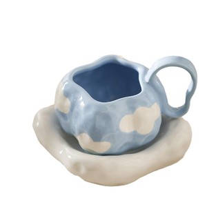 Ensemble tasse et soucoupe en céramique peintes à la main avec motif ciel bleu et nuages blancs, tasse à latte artistique mignonne, tasse à thé de l'après-midi - Product Image 1