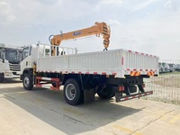 Grue montée sur camion de 16 à 20 tonnes avec flèche hydraulique droite, moteur et boîte de vitesses Weichai, moment de charge élevé pour la construction