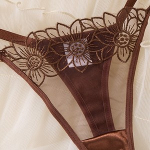 Dameslingerie set met bloemenborduursel, mesh, beugelbeha & string, 2-delig - Product Image 4