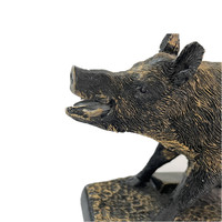Statue de trophée de sanglier sauvage en résine sur mesure Sus Scrofa avec des crocs