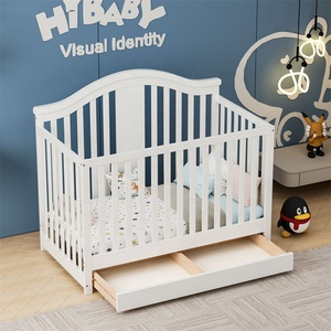Lettino per Bambini in Legno di Pino Neozelandese Bianco, Convertibile in Divano Letto, con Base Regolabile in Metallo - Product Image 1