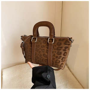 Sac à main de luxe pour femme, imprimé léopard, tendance et élégant, avec fermeture éclair et grand espace de rangement, sac bandoulière pour femme. - Product Image 4