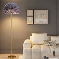 Lampe sur pied en fer doré de luxe, lustre décoratif, plume, lampe de sol élégante pour salon