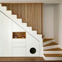 Meuble de rangement personnalisé sous les escaliers, unité de rangement à chaussures intégrée pour escalier, solution de rangement modulaire sous les escaliers pour la maison et le couloir
